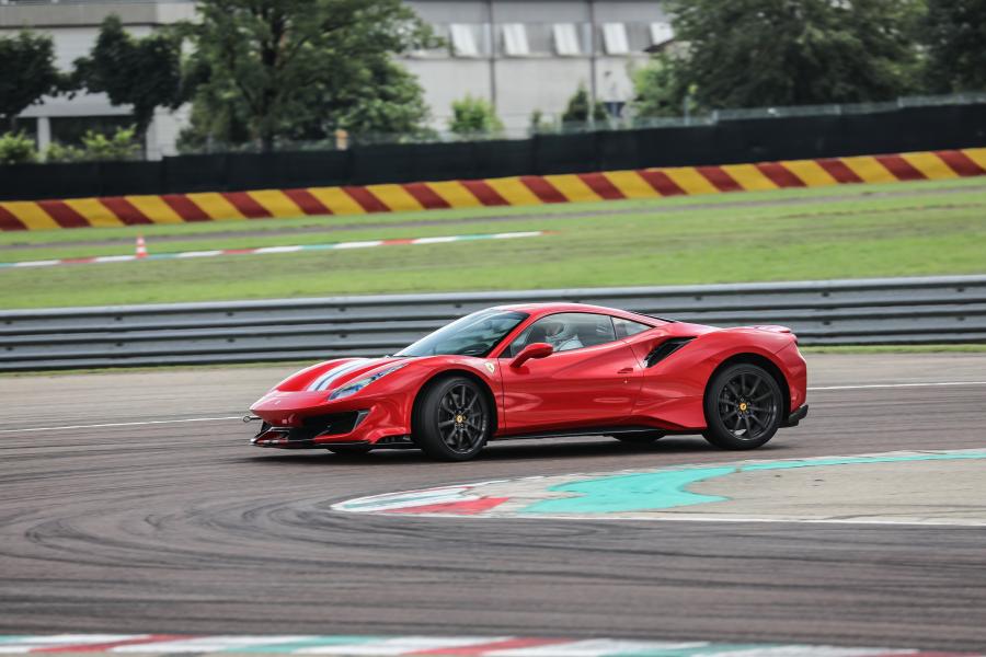  Ferrari 488 Pista 2018 года  (WW) (фото 33 из 42)